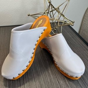 Clogs